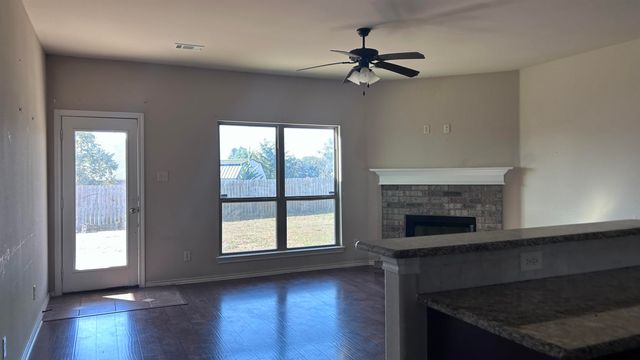 400 Hyde Park, Chandler, TX 75758