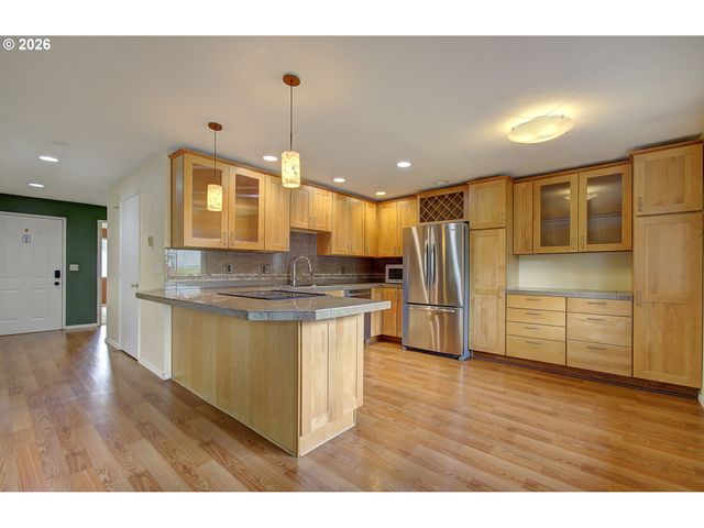 804 Nw 132ND St B, Vancouver, WA 98685