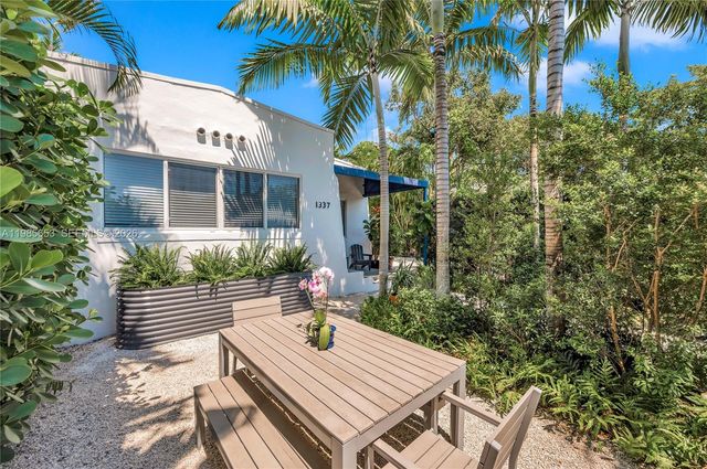 1337 SW 15th St, Miami, FL 33145