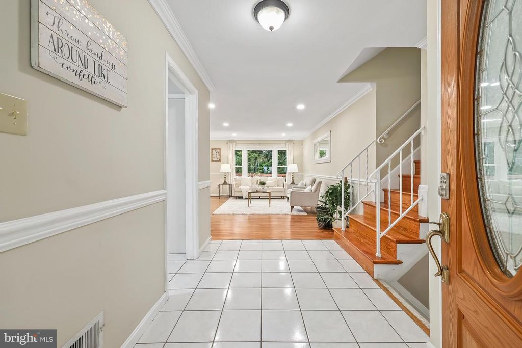 12203 OAKWOOD DR, Woodbridge, VA 22192
