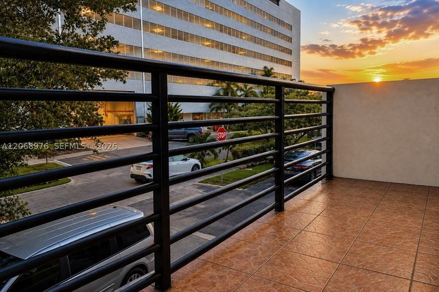 411 SE 10th St 4, Hallandale Beach, FL 33009