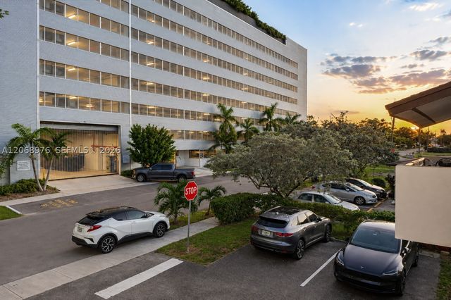 411 SE 10th St 4, Hallandale Beach, FL 33009