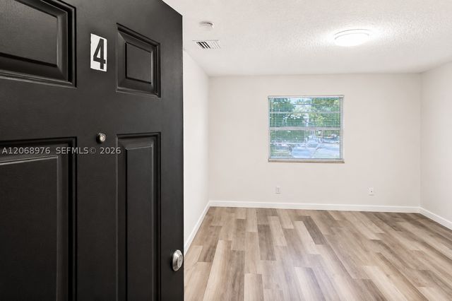 411 SE 10th St 4, Hallandale Beach, FL 33009
