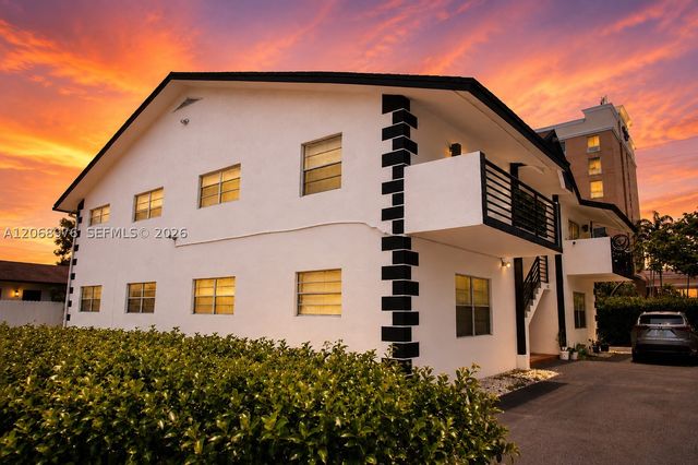 411 SE 10th St 4, Hallandale Beach, FL 33009