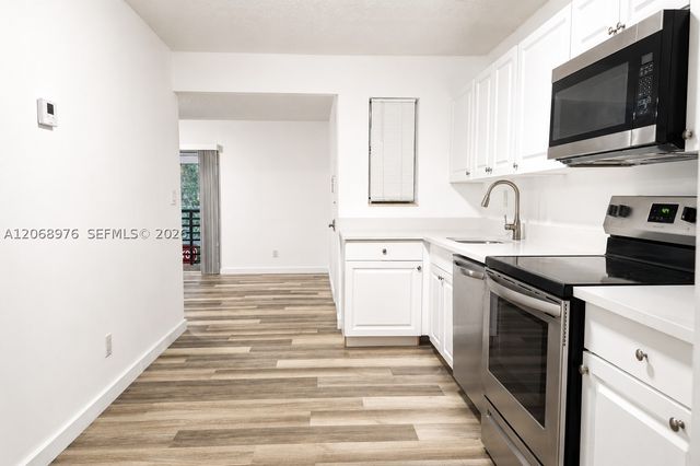 411 SE 10th St 4, Hallandale Beach, FL 33009