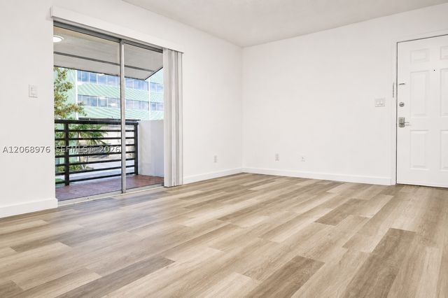 411 SE 10th St 4, Hallandale Beach, FL 33009
