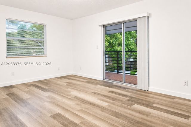 411 SE 10th St 4, Hallandale Beach, FL 33009