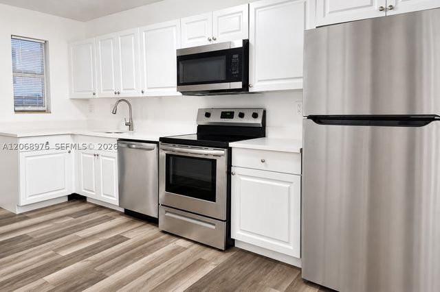 411 SE 10th St 4, Hallandale Beach, FL 33009