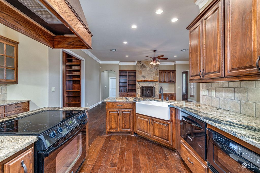 Image 10 of property listing at 5533 Club Park Way, San Angelo, TX 76904