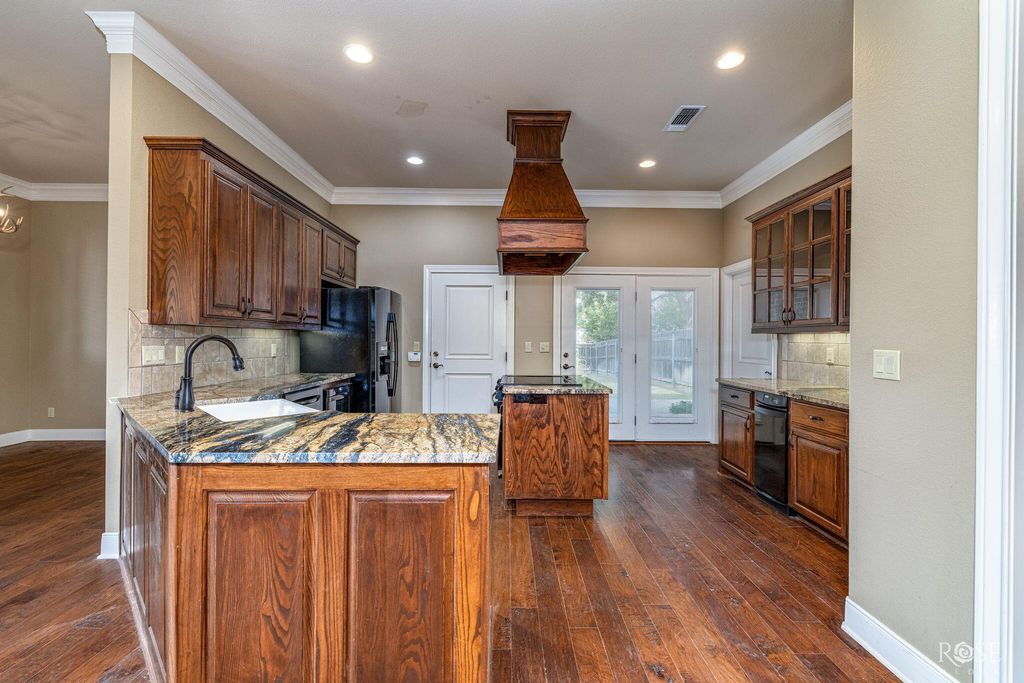 Image 7 of property listing at 5533 Club Park Way, San Angelo, TX 76904
