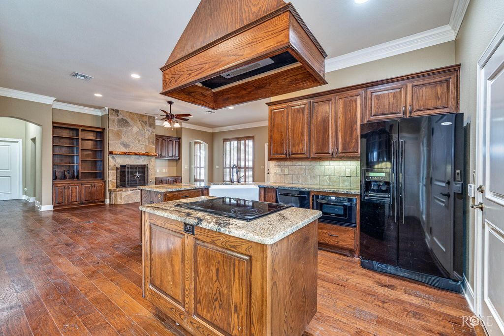 Image 9 of property listing at 5533 Club Park Way, San Angelo, TX 76904
