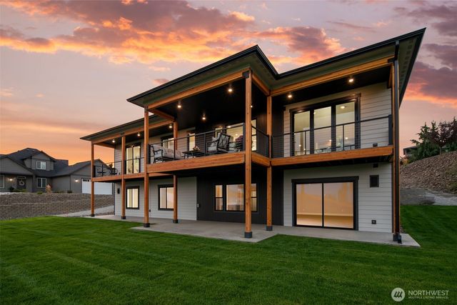 838 Autumn Crest Drive, Wenatchee, WA 98801