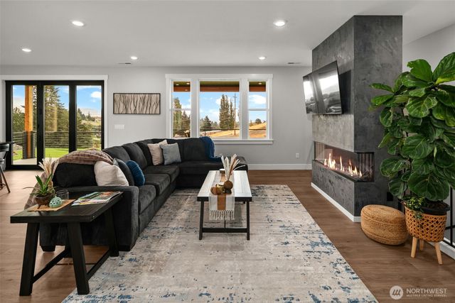 838 Autumn Crest Drive, Wenatchee, WA 98801