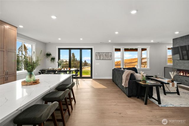 838 Autumn Crest Drive, Wenatchee, WA 98801