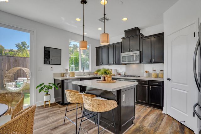 737 Katydid Ct, Martinez, CA 94553