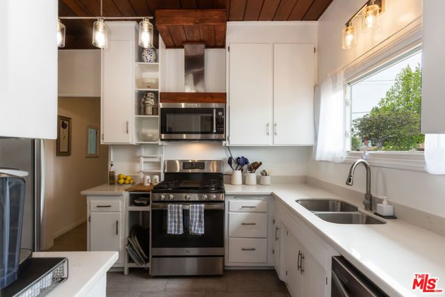 5283 Thornburn Street, Los Angeles, CA 90045