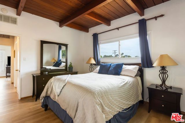 5283 Thornburn Street, Los Angeles, CA 90045