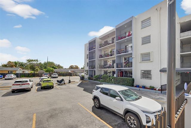 3181 SW 13th St 416, Miami, FL 33145