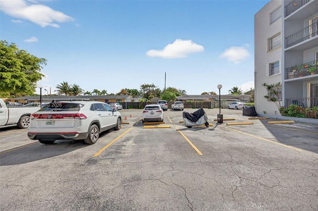 3181 SW 13th St 416, Miami, FL 33145