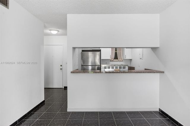 3181 SW 13th St 416, Miami, FL 33145