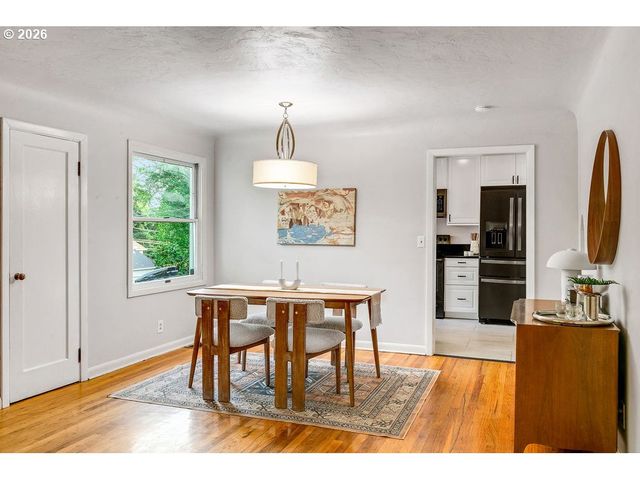1911 Sw MARIGOLD St, Portland, OR 97219