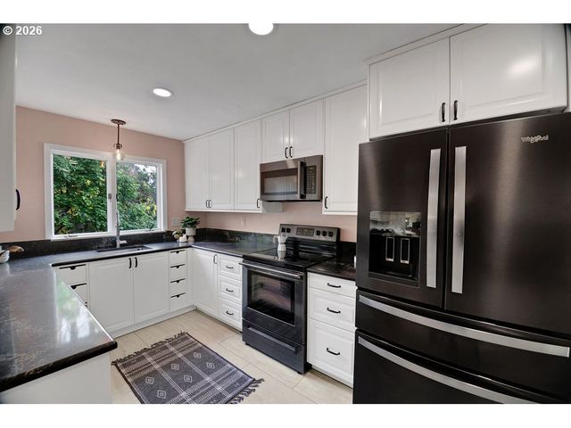 1911 Sw MARIGOLD St, Portland, OR 97219