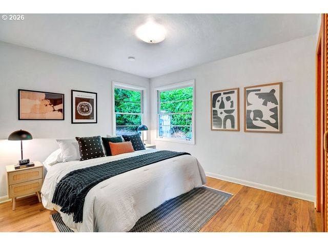 1911 Sw MARIGOLD St, Portland, OR 97219