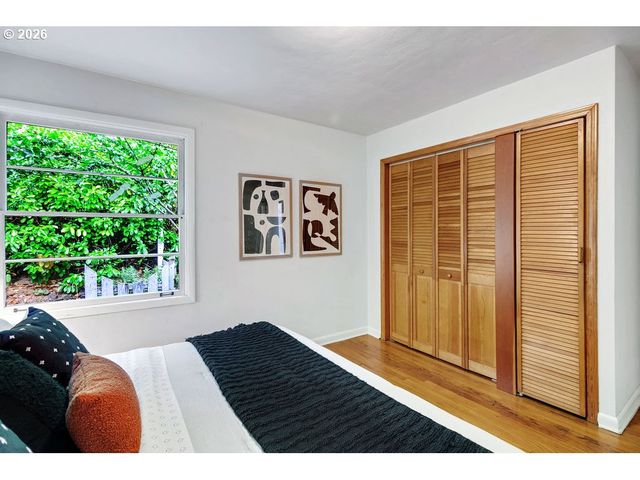 1911 Sw MARIGOLD St, Portland, OR 97219