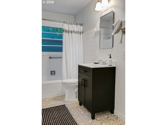 1911 Sw MARIGOLD St, Portland, OR 97219