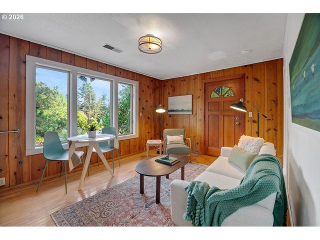 1911 Sw MARIGOLD St, Portland, OR 97219