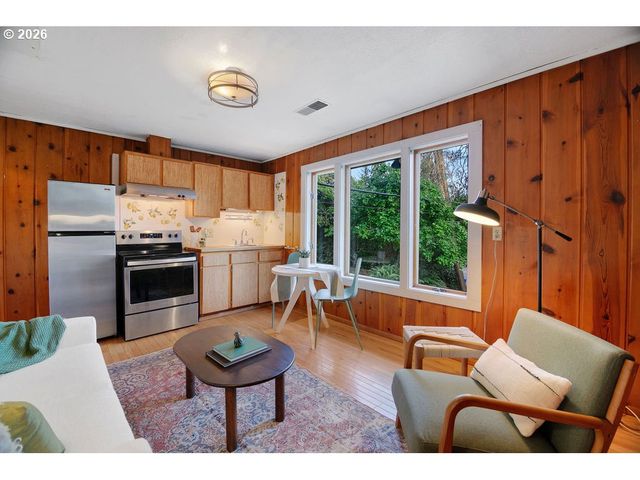 1911 Sw MARIGOLD St, Portland, OR 97219