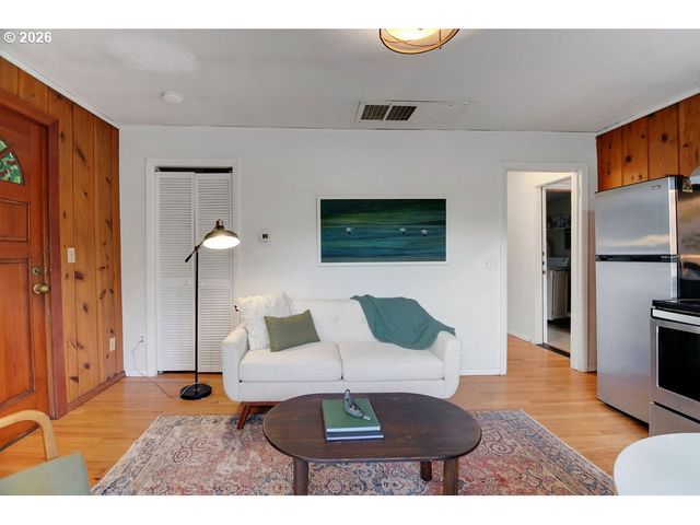 1911 Sw MARIGOLD St, Portland, OR 97219