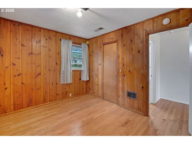 1911 Sw MARIGOLD St, Portland, OR 97219