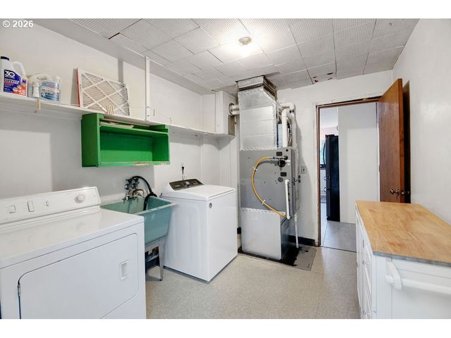 1911 Sw MARIGOLD St, Portland, OR 97219