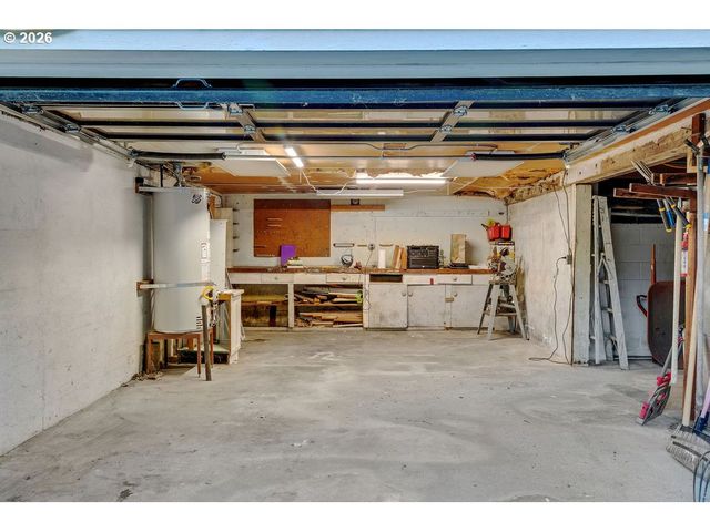 1911 Sw MARIGOLD St, Portland, OR 97219