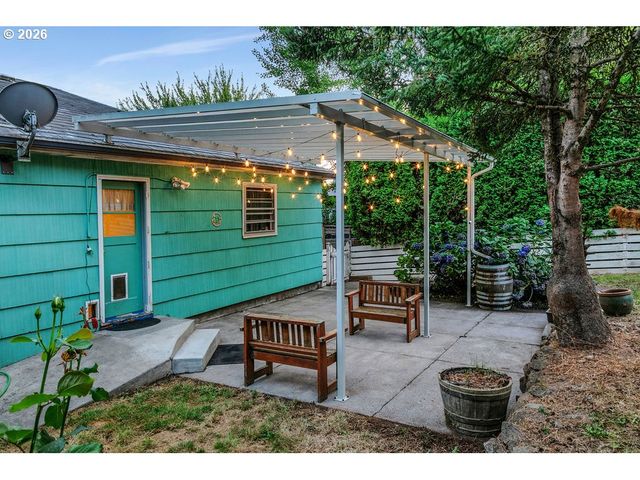 1911 Sw MARIGOLD St, Portland, OR 97219