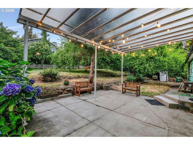 1911 Sw MARIGOLD St, Portland, OR 97219