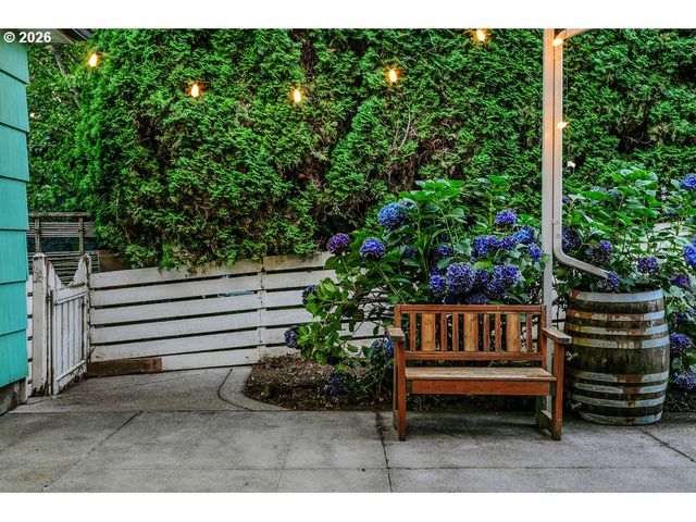 1911 Sw MARIGOLD St, Portland, OR 97219