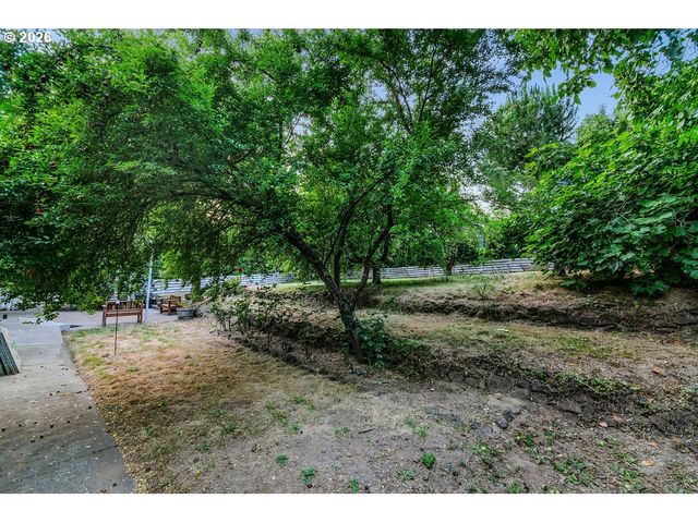 1911 Sw MARIGOLD St, Portland, OR 97219