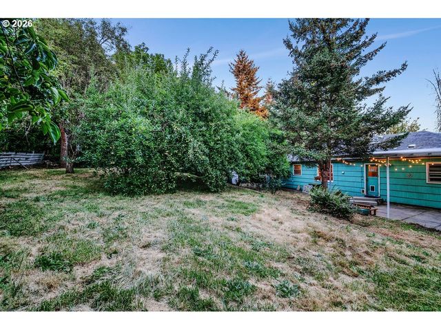 1911 Sw MARIGOLD St, Portland, OR 97219
