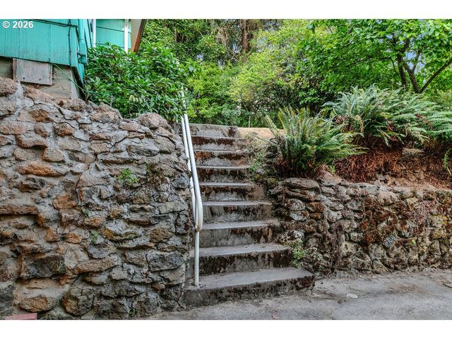 1911 Sw MARIGOLD St, Portland, OR 97219