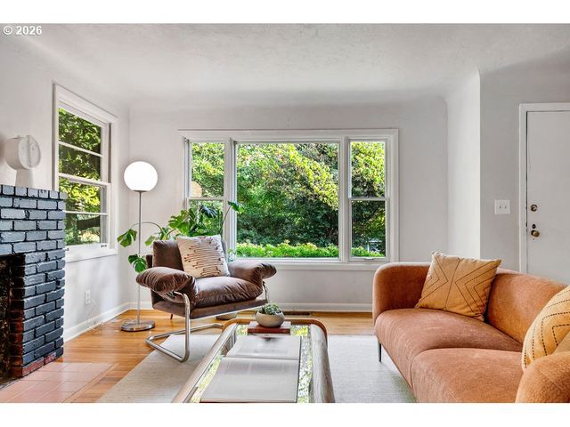 1911 Sw MARIGOLD St, Portland, OR 97219