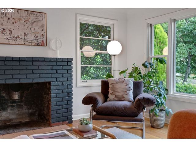 1911 Sw MARIGOLD St, Portland, OR 97219