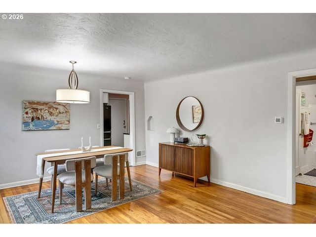 1911 Sw MARIGOLD St, Portland, OR 97219