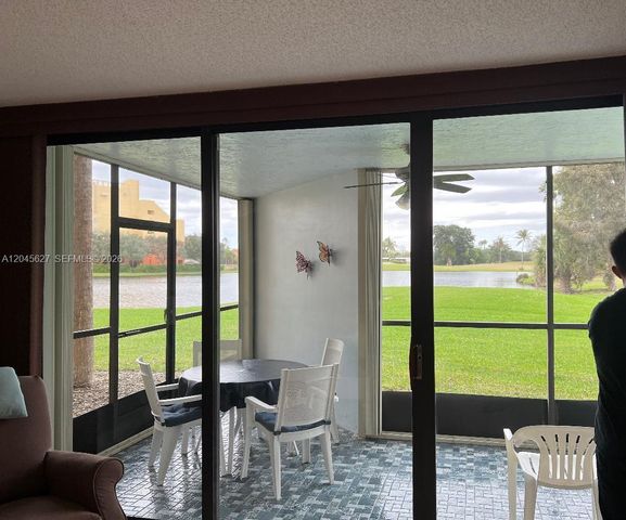 16325 Golf Club Rd 111, Weston, FL 33326