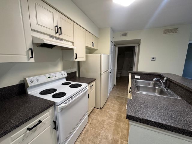 4855 Via Palm Lakes 910, West Palm Beach, FL 33417