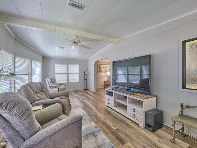 7526 SE Independence Avenue, Hobe Sound, FL 33455