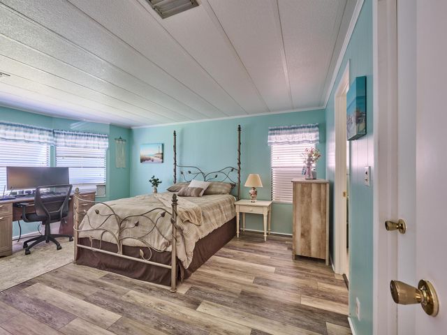 7526 SE Independence Avenue, Hobe Sound, FL 33455