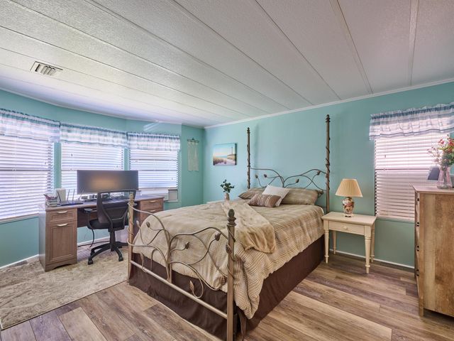 7526 SE Independence Avenue, Hobe Sound, FL 33455