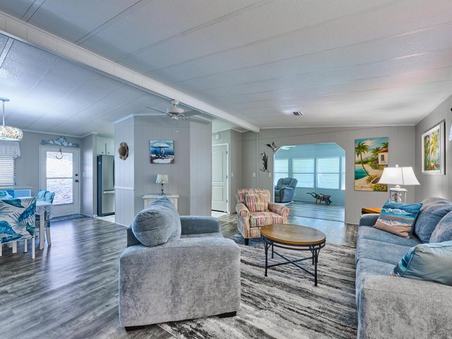 7526 SE Independence Avenue, Hobe Sound, FL 33455